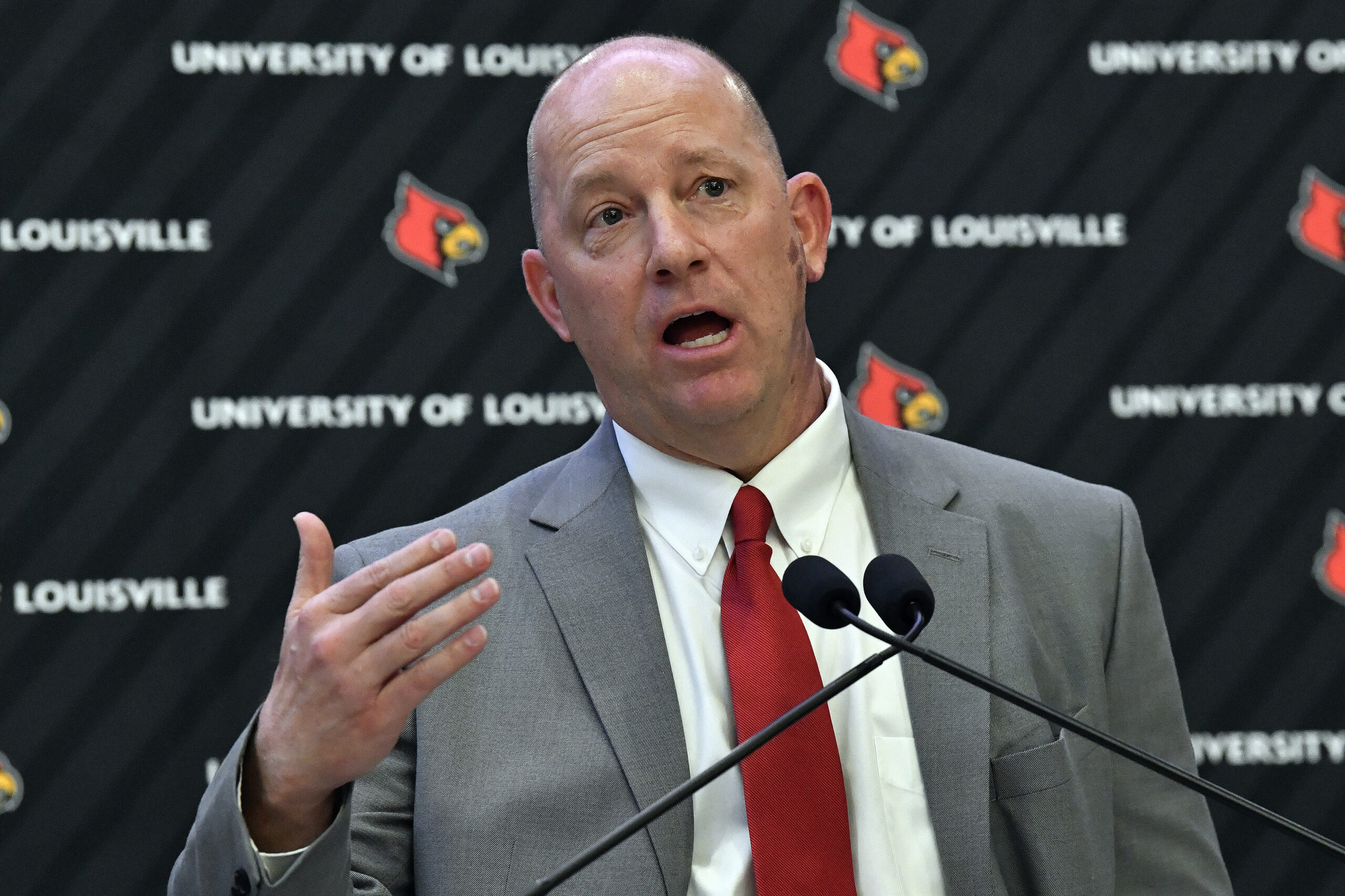247Sports news: Louisville sign in a new linebacker from Palmetto, Florida in a blockbuster deal.
